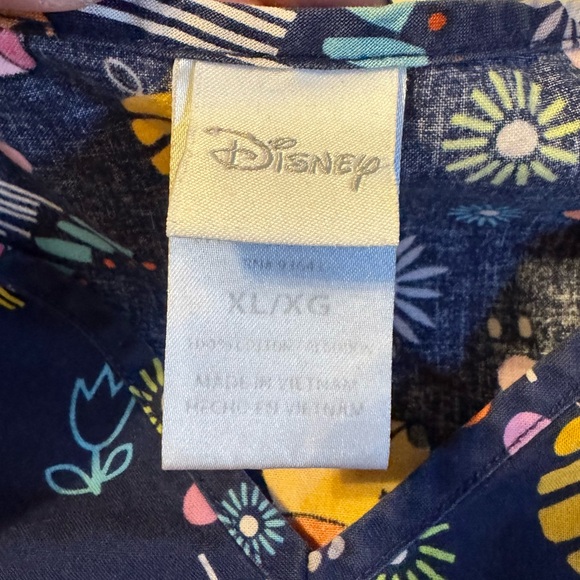 Bundle of 2 XL scrub tops, Disney Winnie the Pooh and Me Too tropical flowers - Picture 3 of 5